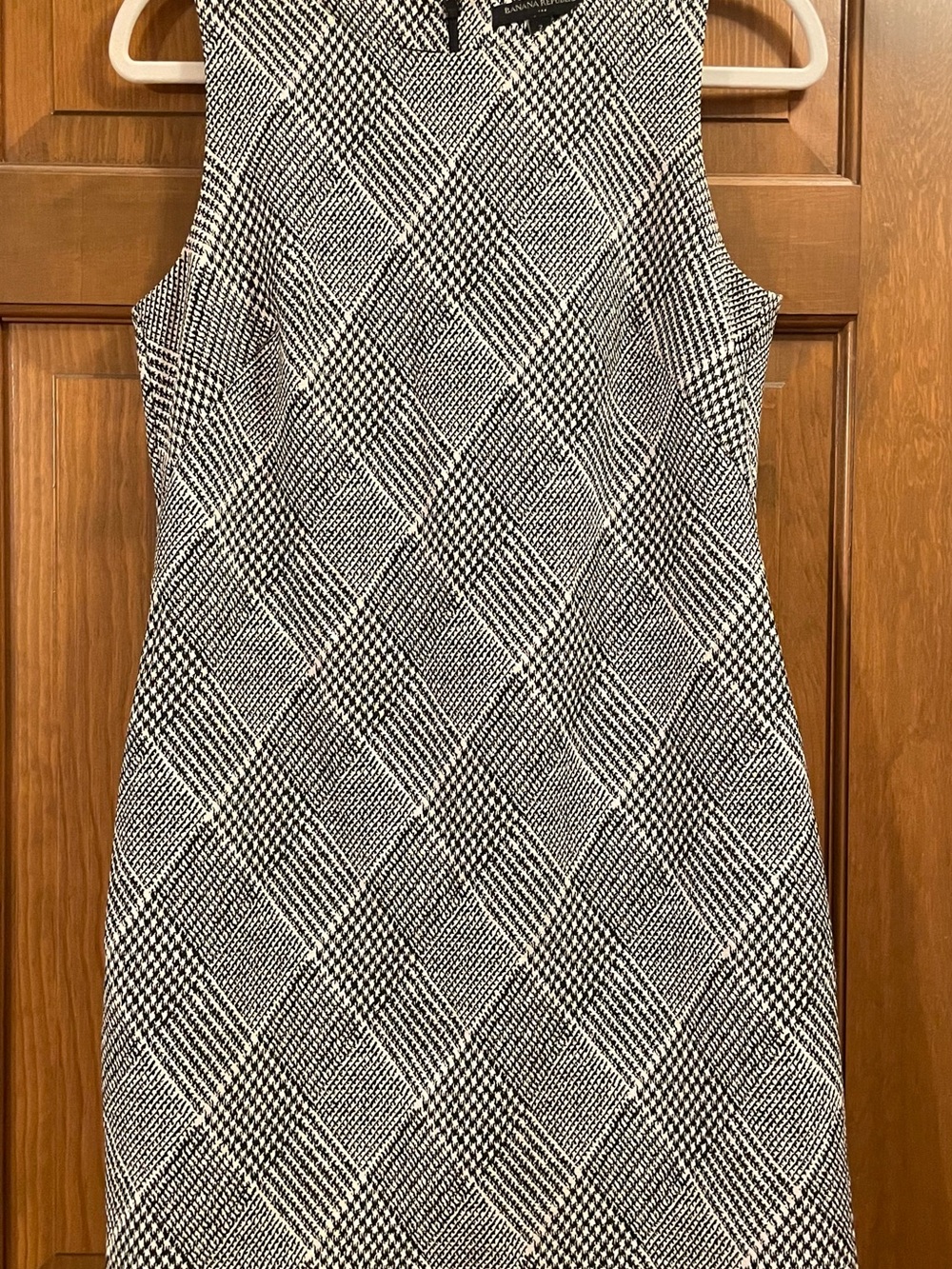Banana Republic Black and White Patterned Sleeveless Sheath Dress
